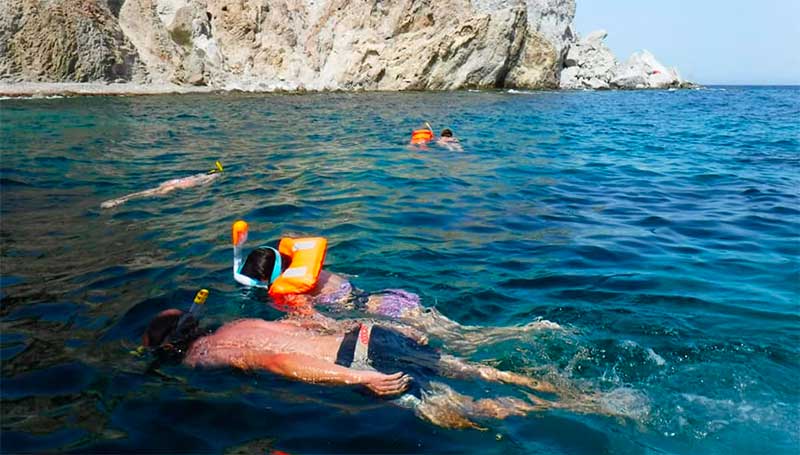 rutas y paseos en barco de paisaje y snorkel en Cabo de Gata